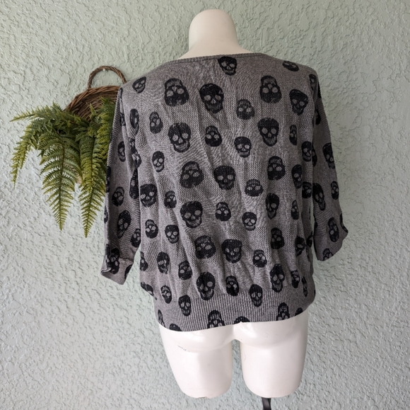 Torrid gray skull sweater size 2 - Picture 4 of 5